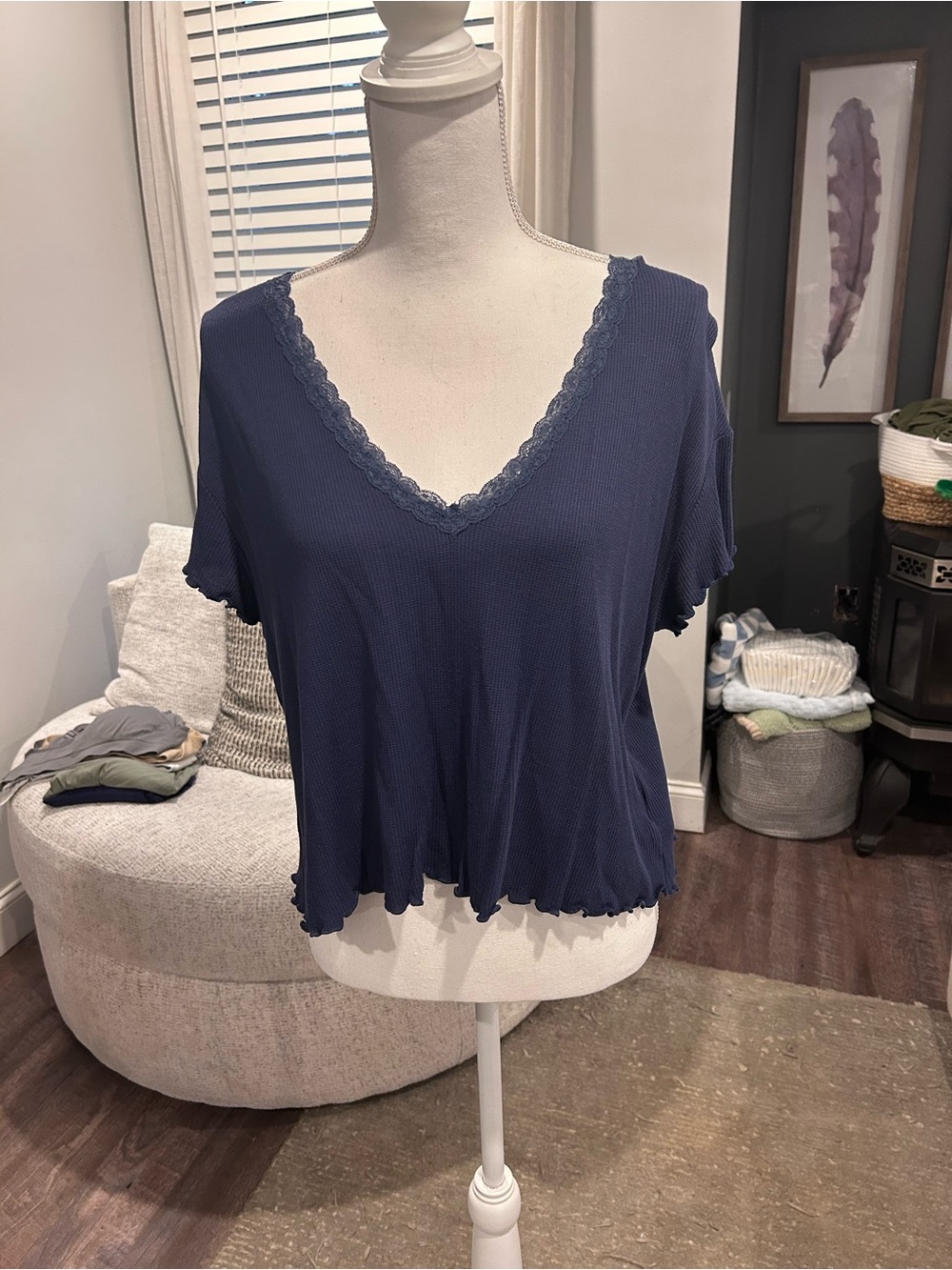 Women's V-Neck Lace Trim Crop Top